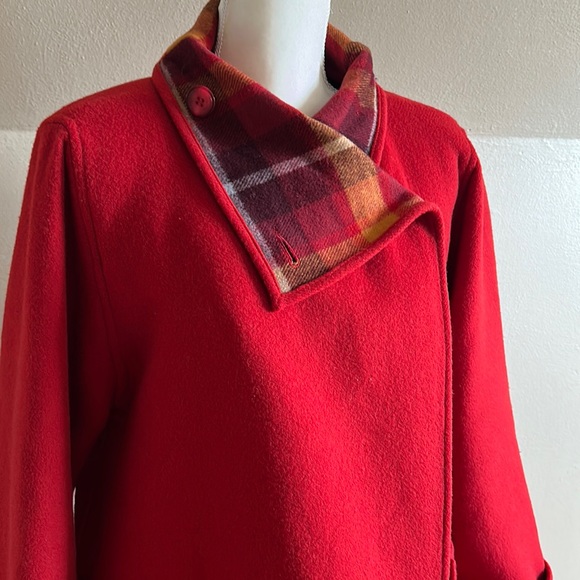 Jimmy Hourihan Jackets & Blazers - 💜SALE!!!💜100% Irish wool coat with plaid lining by Jimmy Hourihan. Rusty red